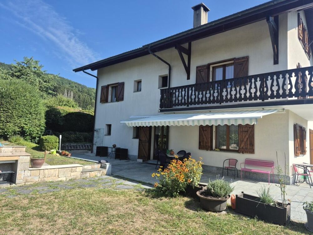 Maison 8 pièces 241 m² · à Burdignin · 241 m² · 595 000 €