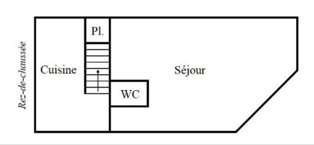 Vente Appartement Dpt Sarthe (72),  vendre LA CHARTRE SUR LE LOIR appartement en triplex-T5 de 104m - cave-centre vlle La chartre sur le loir