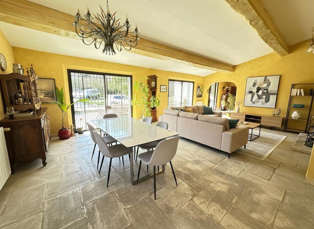 Maison de plain pied à Saint Chamas avec piscine