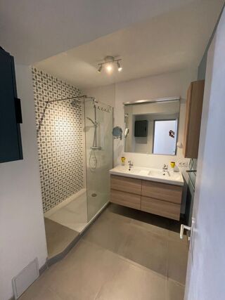  Appartement à louer 3 pièces 90 m²