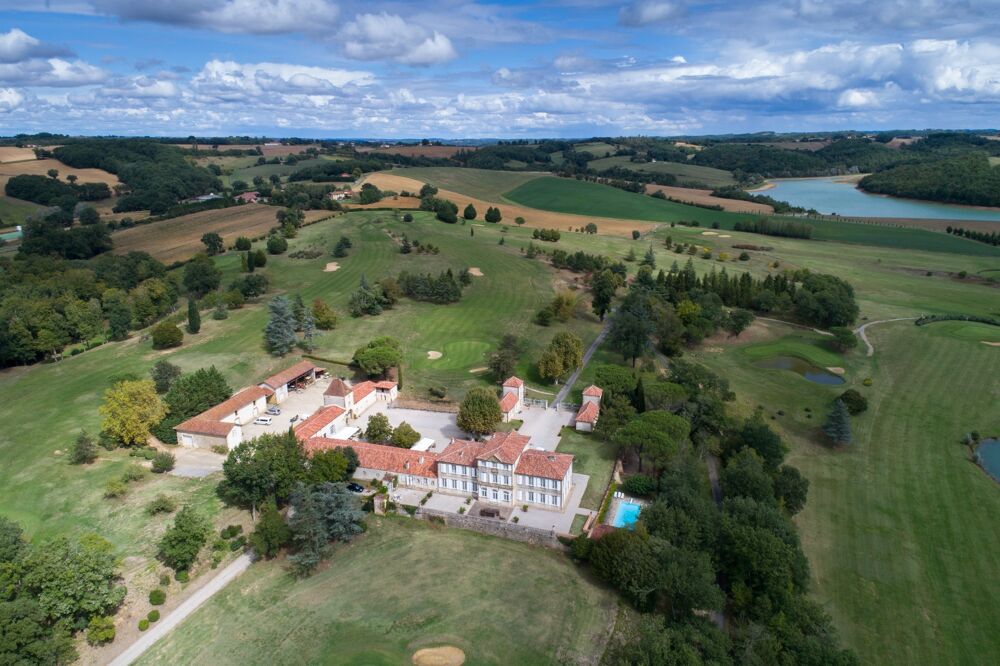 Vente Propriété/Château Élégant château du XIX? siècle sur 70 ha, vue panoramique sur les Pyrénées, à 1h30 de Toulouse-Blagnac Toulouse