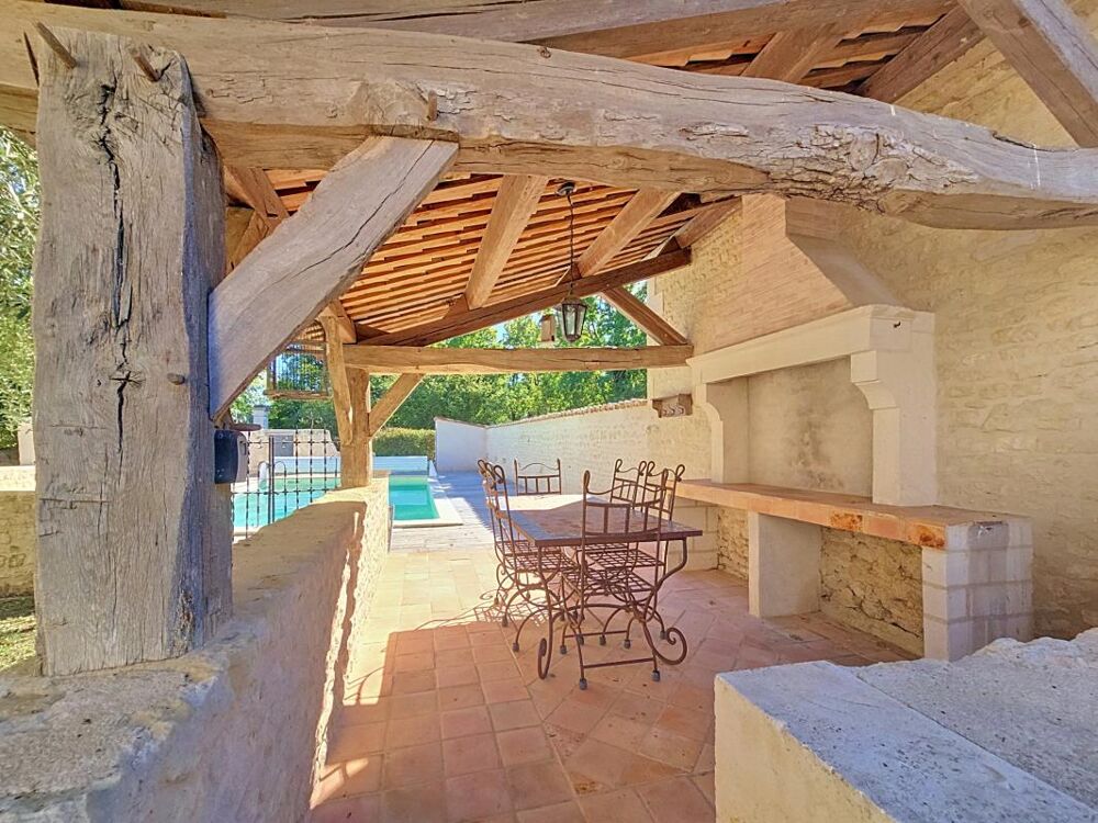 à vendre  Propriété/château Bernay-Saint-Martin (17330)