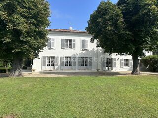  Propriété/château à vendre 11 pièces 453 m²