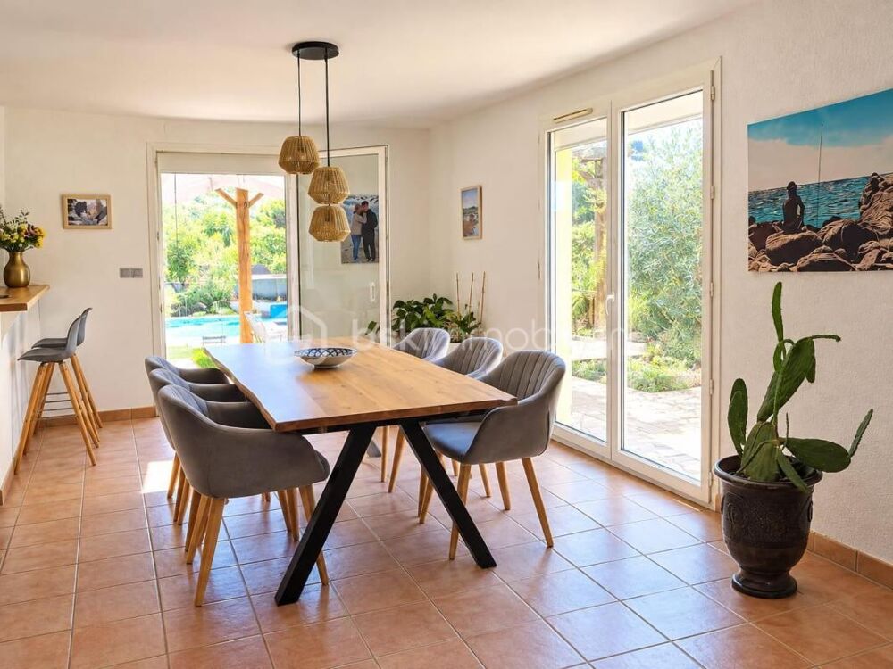Magnifique villa 4 faces - 3 chambres - bureau - piscine - jaccuzi - parkings