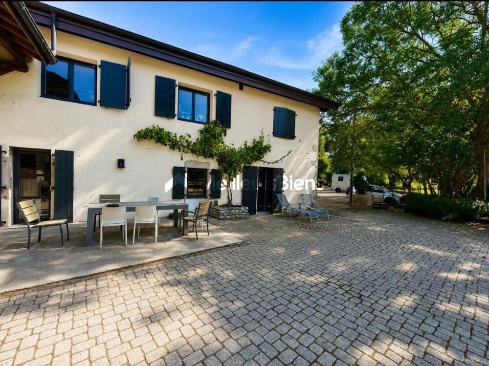 Maison avec deux appartements à Saint-Genis-Pouilly