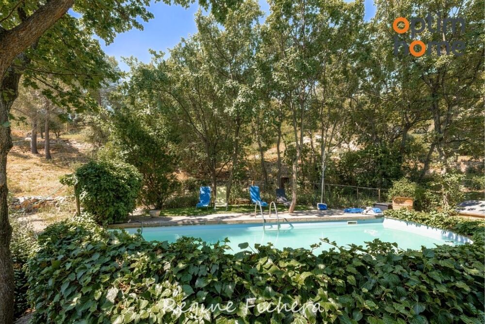 Puyloubier  Maison d'architecte au pied de la montagne Sainte-Victoire