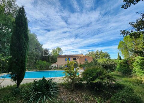   VILLA comprenant 2 appartements + annexe sur 3500m� de terrain avec piscine - Au calme Villa - 10 pi�ce(s) - 220 m�