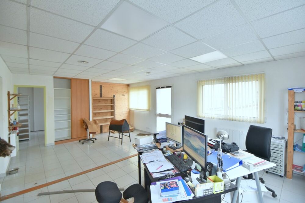   Local/bureau à louer CUGAND (85) 