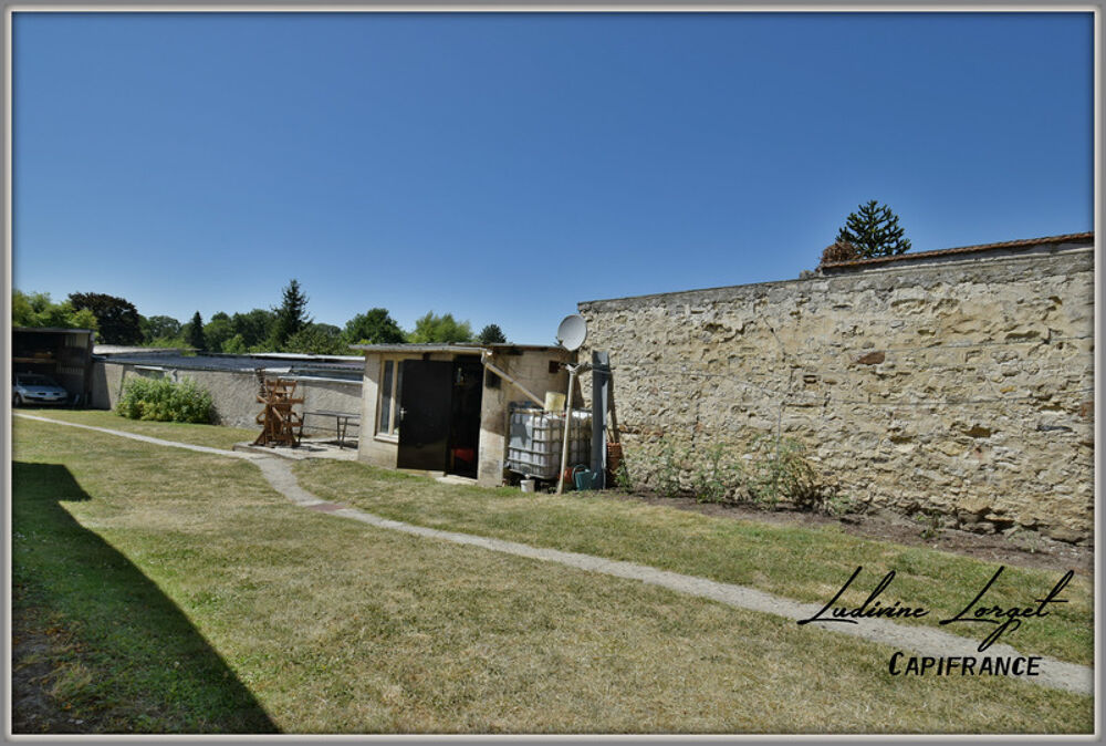 Maison de ville avec beau terrain  10 min de La Ferté-Milon (02460) 133 m²  3/4 chambres  Atelier  Carport  Terrain 623 m²