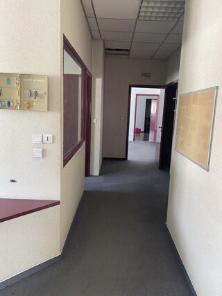  Bureaux à louer – Espace commercial Saint-Marc (face au bowling du Rouergue) Onet le chateau