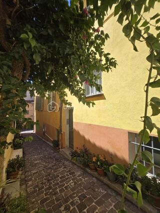  Immeuble à vendre 8 pièces 180 m²