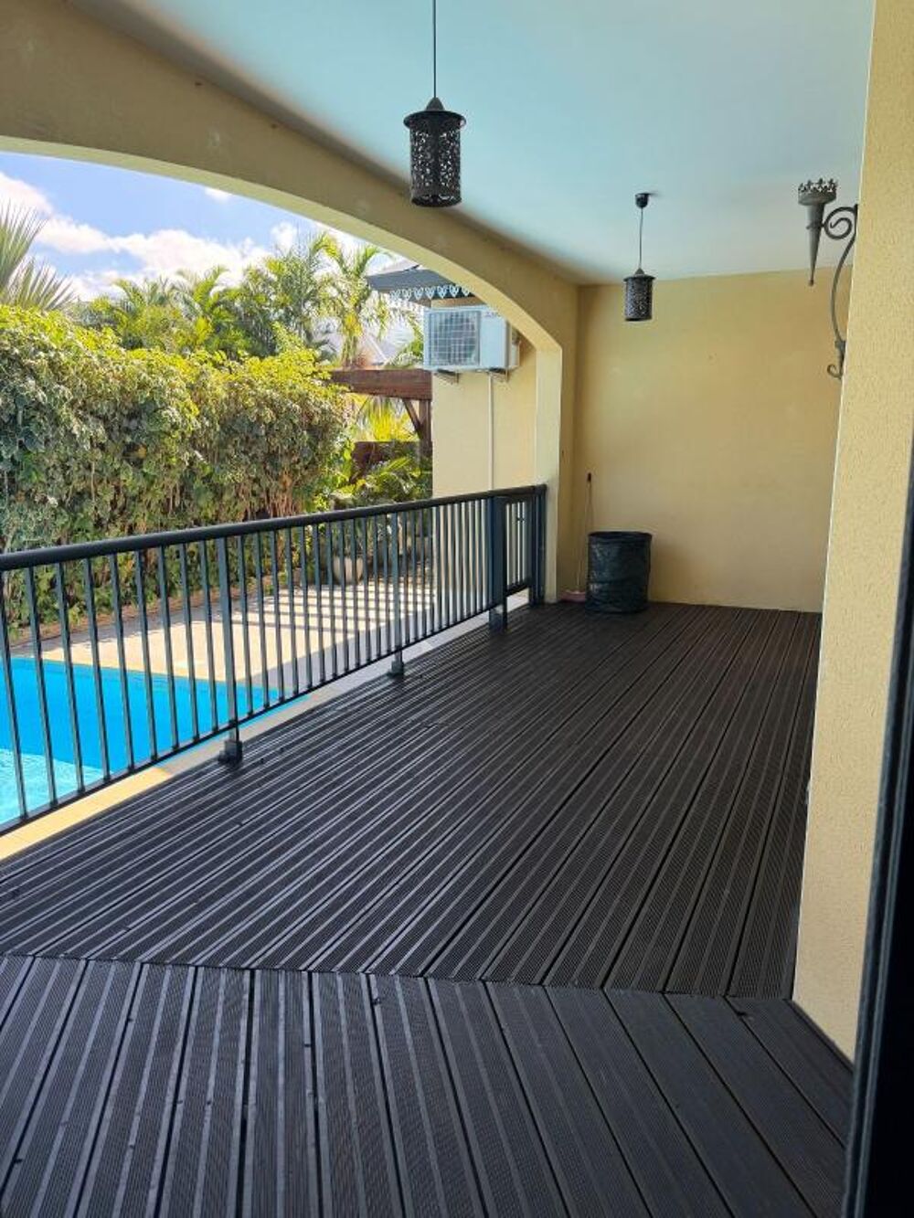 Belle villa de type F5 avec piscine dans lot. sécurisé