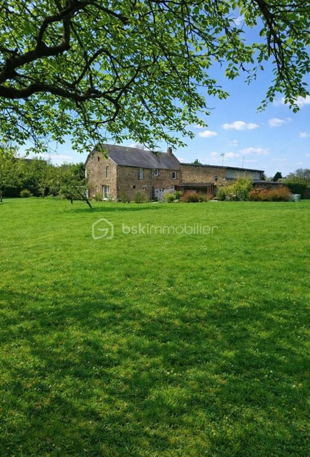 Maison familiale en pierre pleine de charme - Fort potentiel - Dépendance aménagée - Parc de 2000 m²