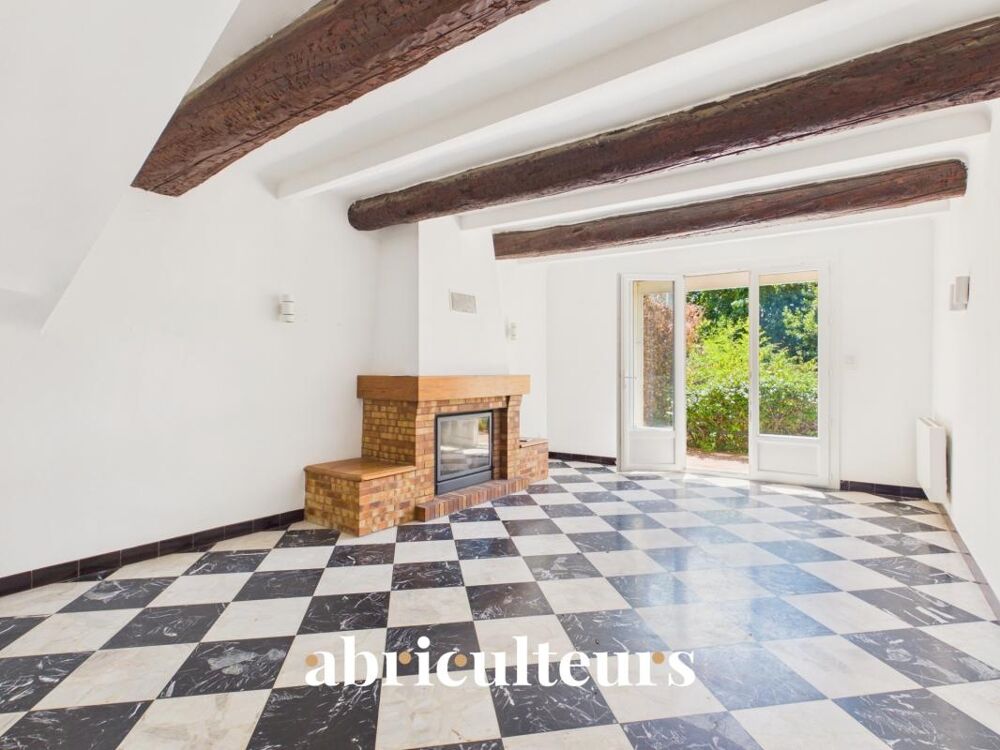 Maison de village avec jardin, garage, cave et grenier aménageable à Saint-Cannat