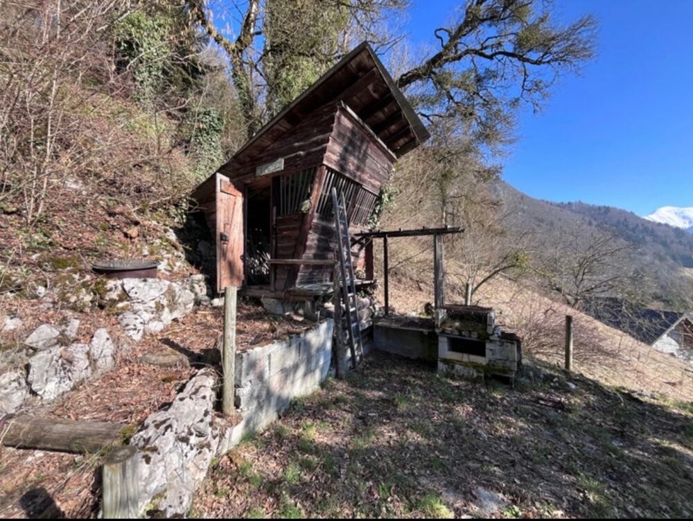 Chalet de village à rénover - Un beau projet au coeur des Bauges -