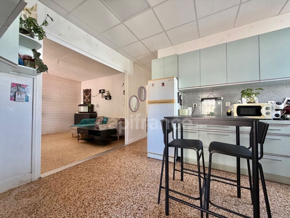 APPARTEMENT 61 M2, 2 CHAMBRE, COUR DE 80 M2, GARAGE, FIBRE OPTIQUE, DOUBLE VITRAGE + VOLETS ROULANTS, CAVE DE 31 M2, FAIBLE CHAR
