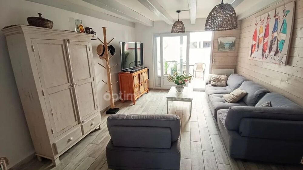 Maison de village A SAINT CLEMENT DES BALEINES AVEC UN PATIO EXTERIEUR