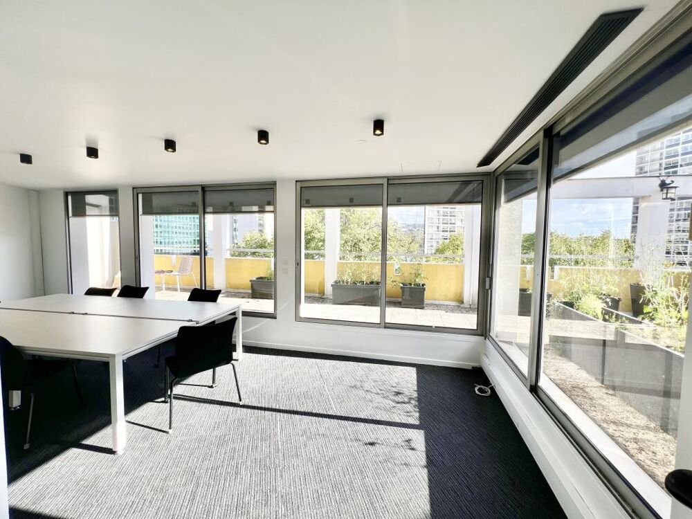   Beau bureaux lumineux, terrasse privative, parking Puteaux