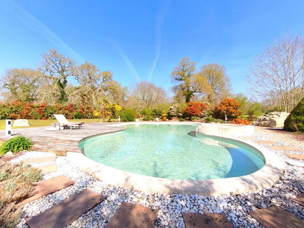 Propriété 200 m2 avec étang, piscine sur 5 hectares