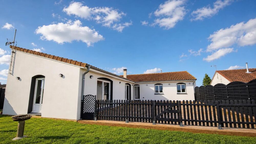 MAISON INDIVIDUELLE DE 160 M2 F6 DE PLAIN PIED 4 CHAMBRES GARAGE ET JARDIN