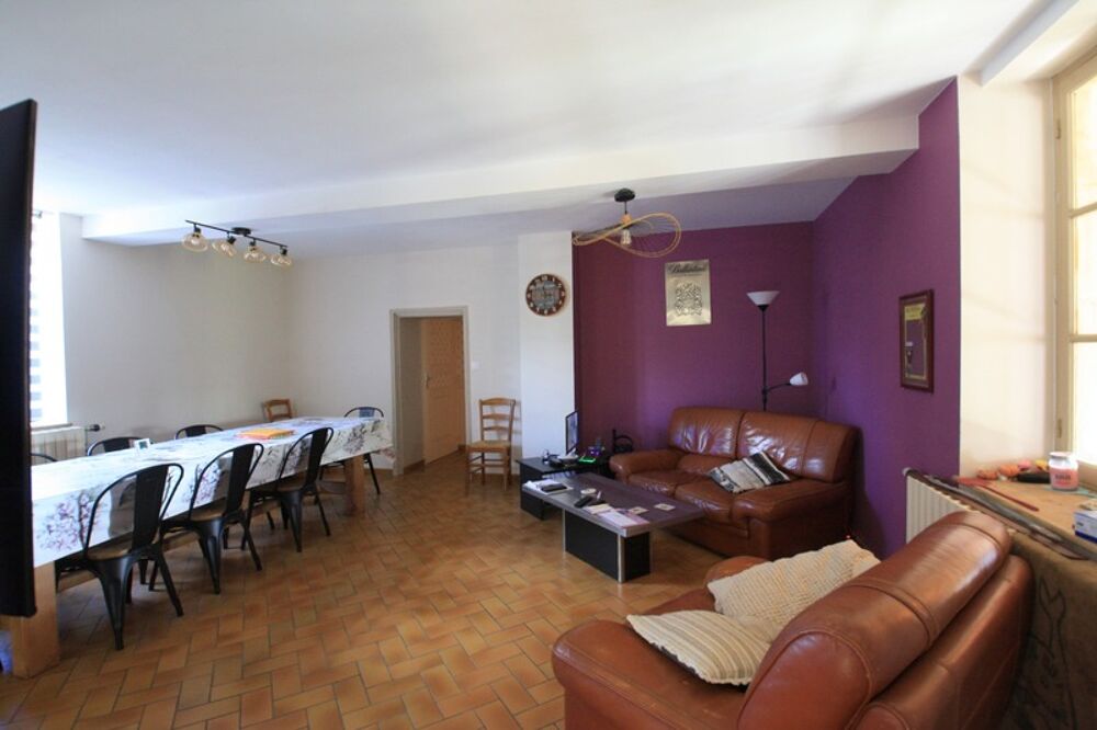 Spacieuse maison de bourg de 196 m², 5 chambres, sur un joli terrain de 5200 m²
