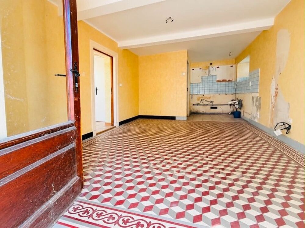 PROCHE CENTRE VILLE, MAISON A RENOVER 79 m², JARDIN, 2 CHAMBRES, COMBLES AMENAGEABLE, ASSAINISSEMENT COLLECTIF