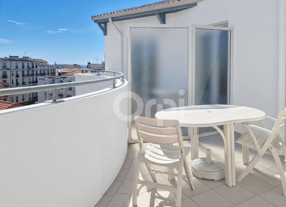 Vente Appartement Rare en Centre-Ville : Dernier Étage, Vue Mer & Double Parking Antibes