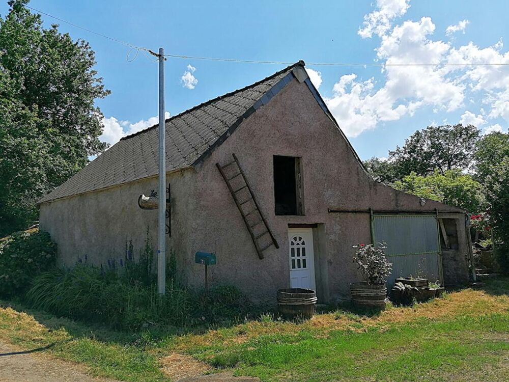 LOYAT Maison de caractère avec dépendances et fort potentiel