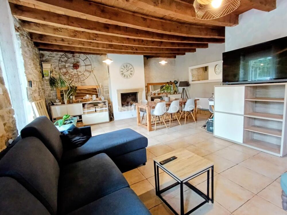 Maison en pierre sur trois niveaux Québriac