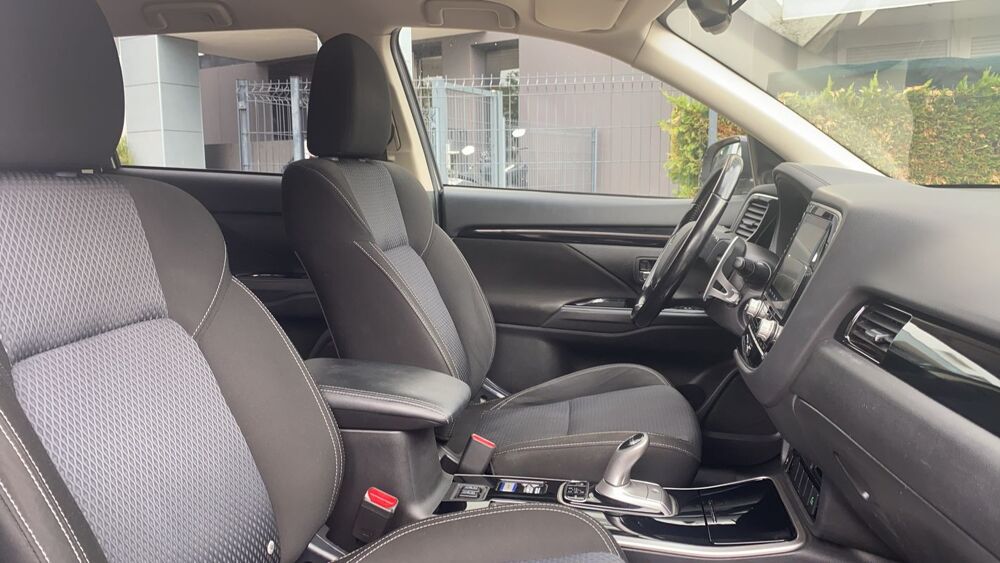 Outlander 2.4 MIVEC 208 Hybrid 4WD BVA6 Buisness 2020 occasion 33150 Cenon