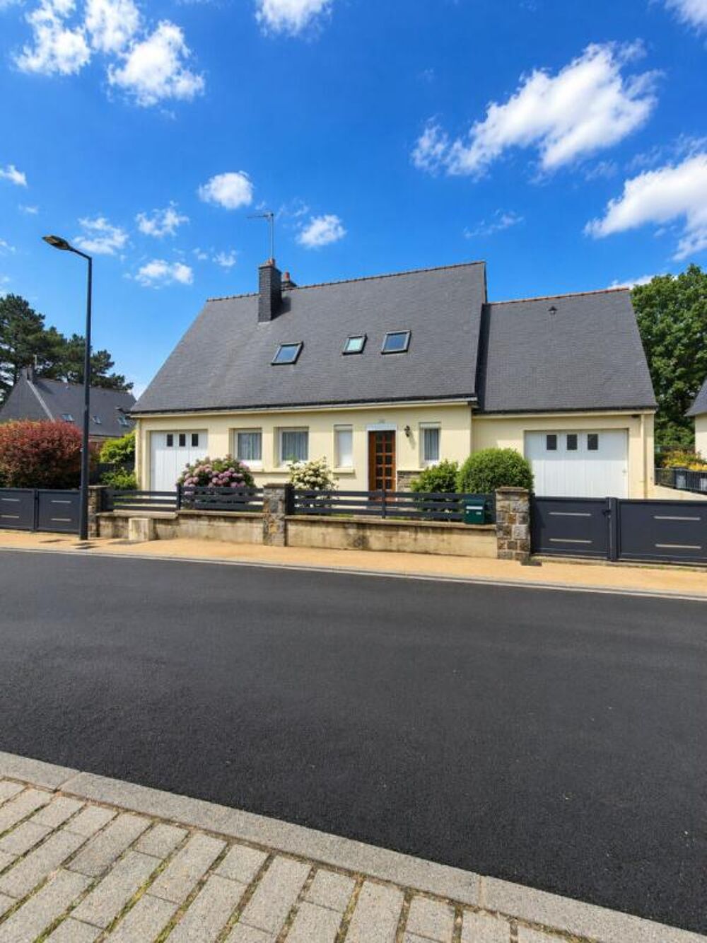 Maison de 105 m² - 5 pièces - terrain 495 m² - au calme en impasse - 2 garages - proximité du centre-ville (350 m)