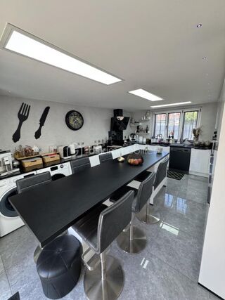  Maison  vendre 6 pices 185 m