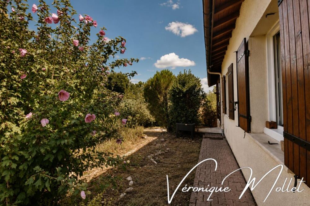 LIGNAN DE BORDEAUX - AUX PORTES DE FARGUES ST HILAIRE - SUR 2591M2 ET SUR SOUS-SOL INTEGRAL