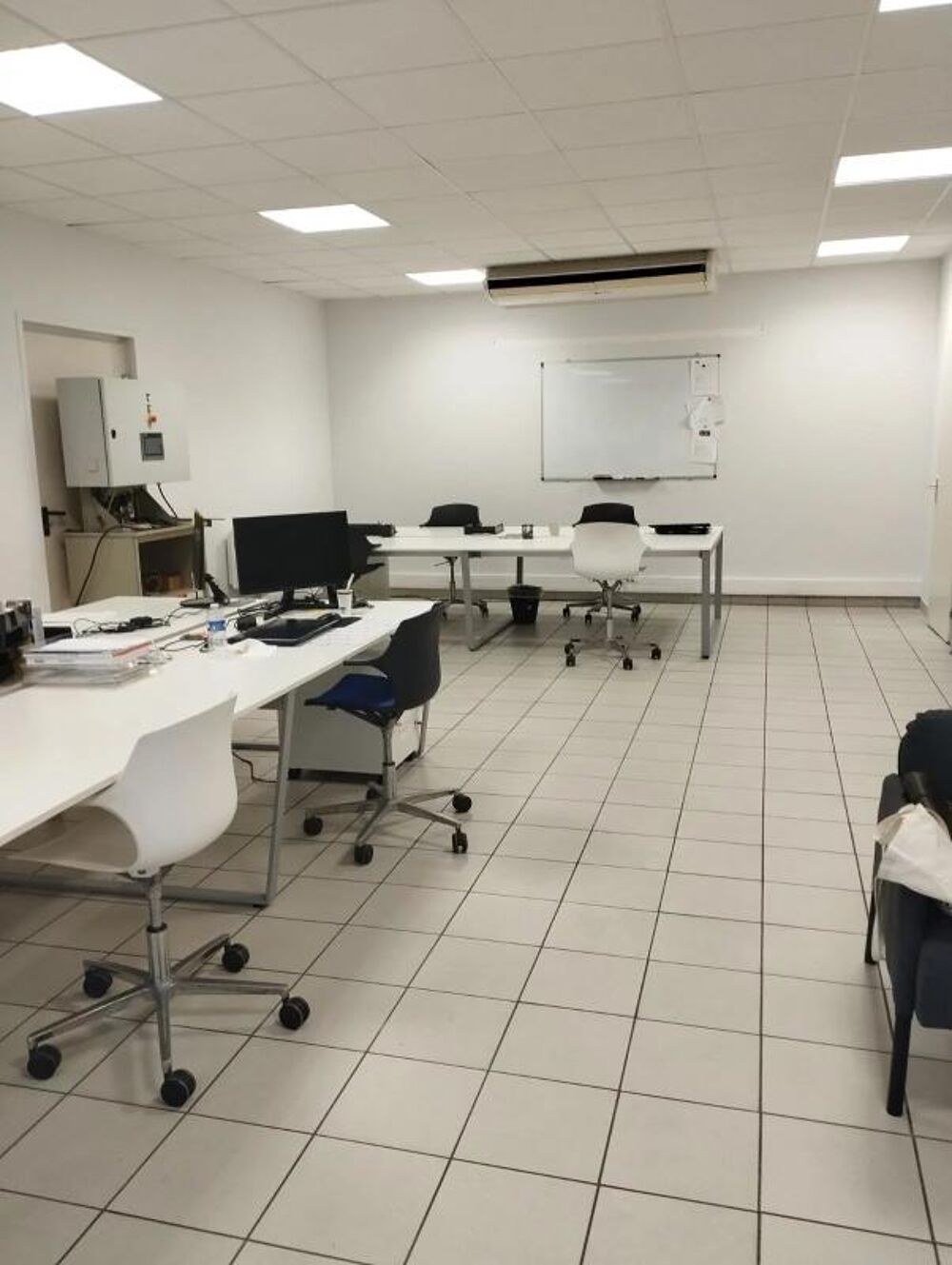   bureau 58 m2 + 2 parkings Brignais