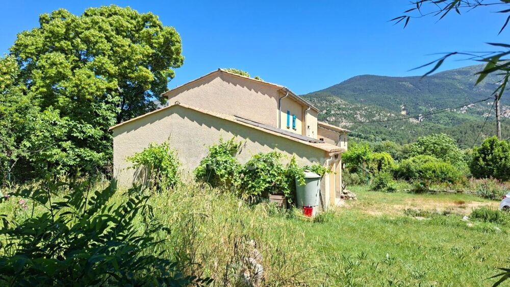A Vendre Maison 237 m² double habitation possible et terrain arboré MEZEL (04)