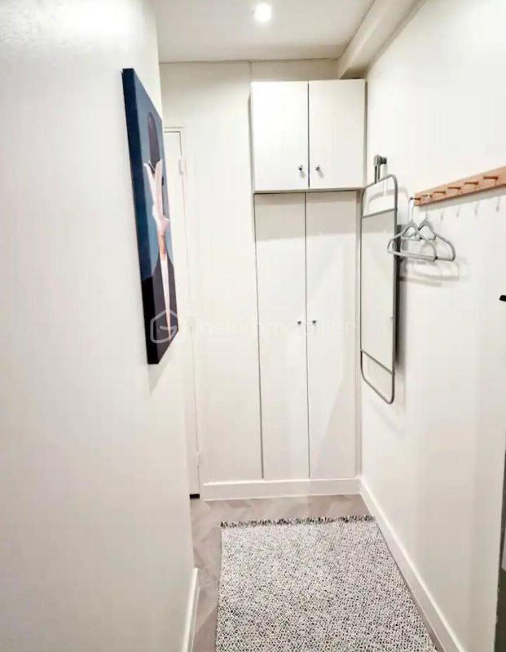 Un studio au premier étage dans une petite copropriété refait a neuf et meublé