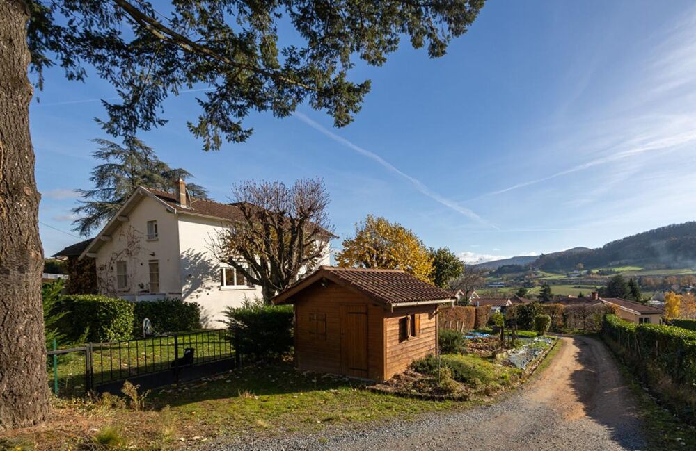 Propriété comprenant 3 appartements dans un parc arboré de 2753 m²