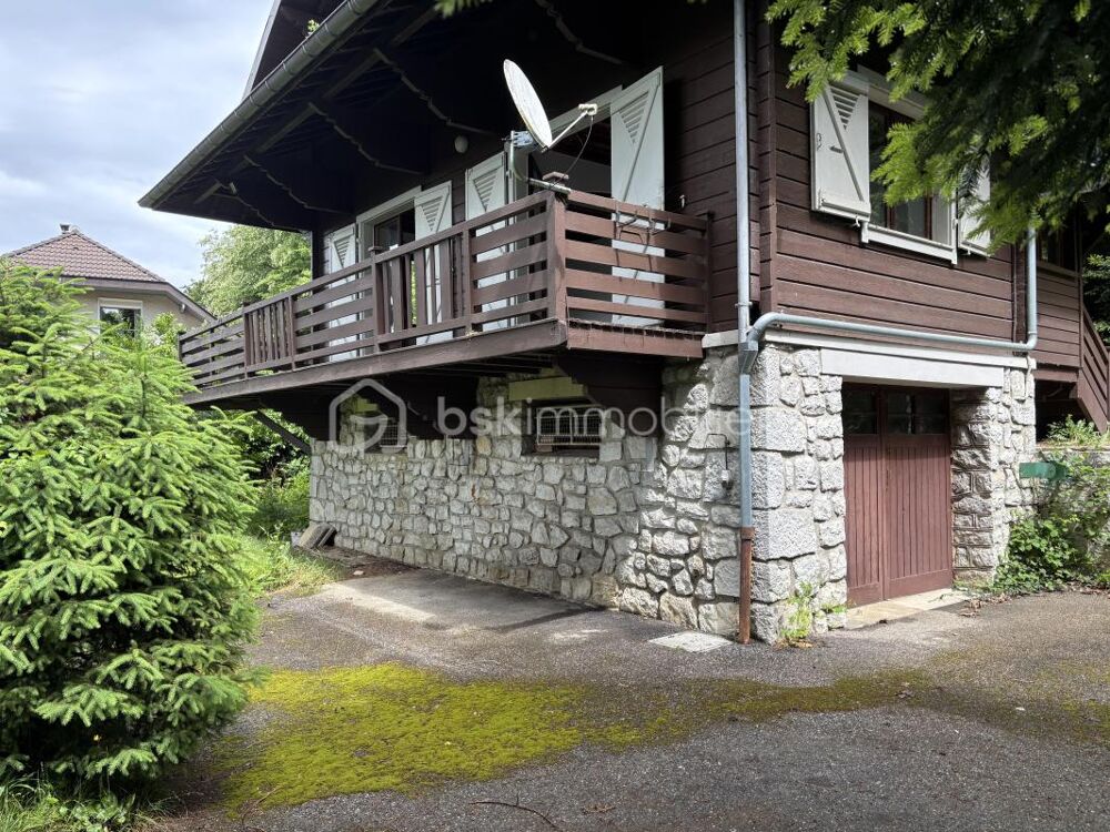 Chalet en bois avec vue sur le lac du Bourget  Le Vivier-du-Lac