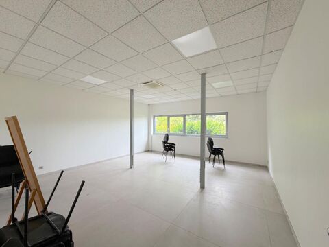   Local commercial/bureau 30 m², état neuf, belles prestations 