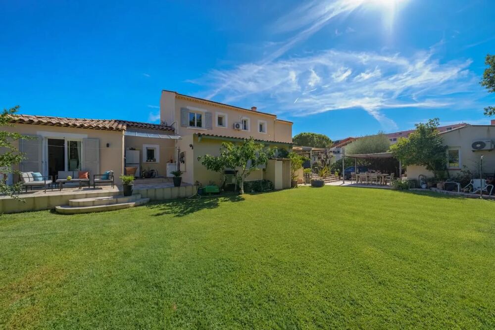Vente Villa Maison familiale 252m²-6 chambres+ studio 32m² La valette du var