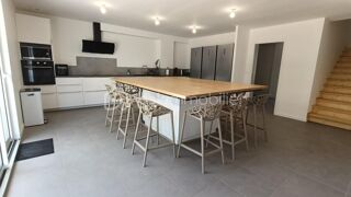  Maison à louer 9 pièces 246 m²