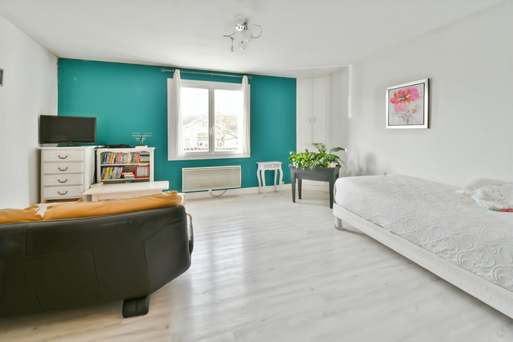Maison/Appartement à vendre 2 pièces SAINT JEAN D'ANGELY (17)- 60 m²