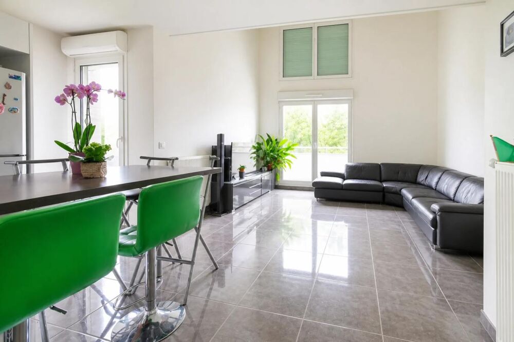 Vente Duplex/Triplex Duplex lumineux 4 pièces à Stains avec extérieurs Stains
