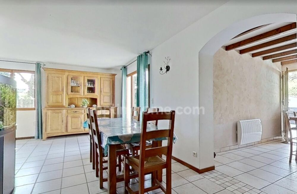 Maison familiale, 5 chambres, terrain de 685 m² et nombreux équipements sur Pessac (33)