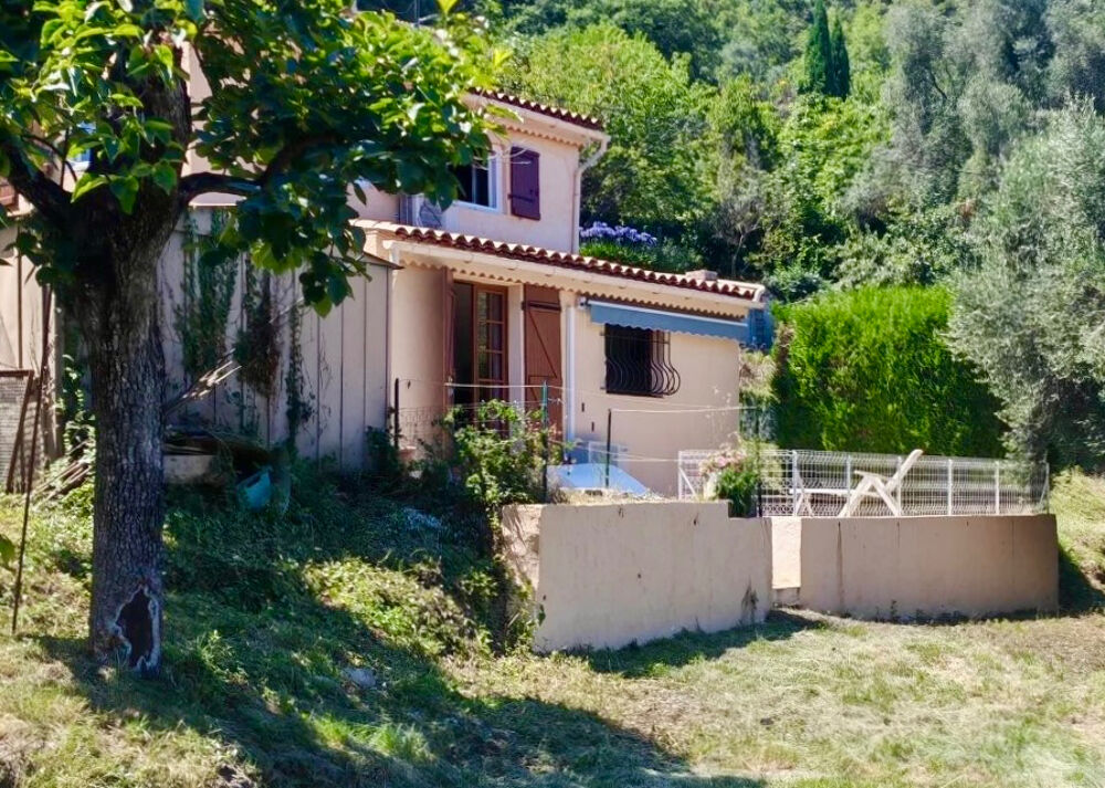Bas de villa familial, 2 appartements Tourrette Levens 5 pièces 120 m2, terrain 2600m2
