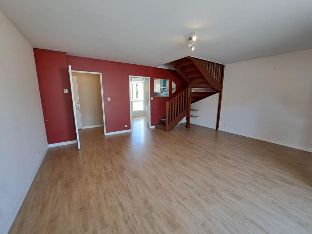 Vente Appartement SURZUR Appartement T3 en DUPLEX de 67,70 m2. Terrasse, garage fermé et parking. À pied du bourg Surzur