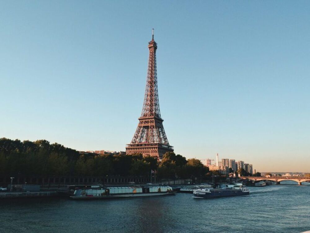 Vente Appartement PARIS (75015)  Appartement T5 (132.6 m) avec balcon de 41.5 m en bordure de la Seine, et vue sur la Tour Eiffel Paris 15
