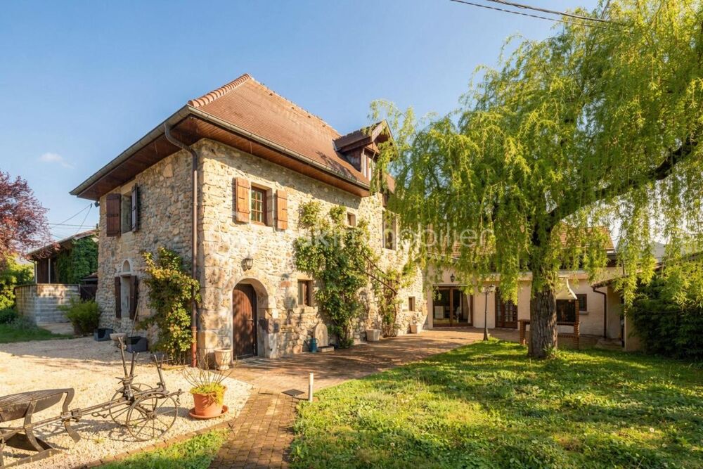Maison de maître  178 m²  Terrain de 1 400 m²  Piscine intérieure  Dépendance
