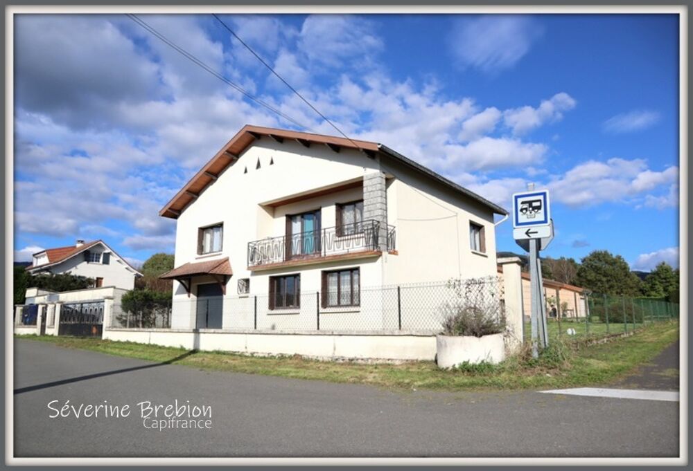 Vente Maison Charmante maison de 156 m², 3 chambres, garage, terrain plat et clôturé, PAC, tout à l'égout, au cœur de Chabreloche Chabreloche