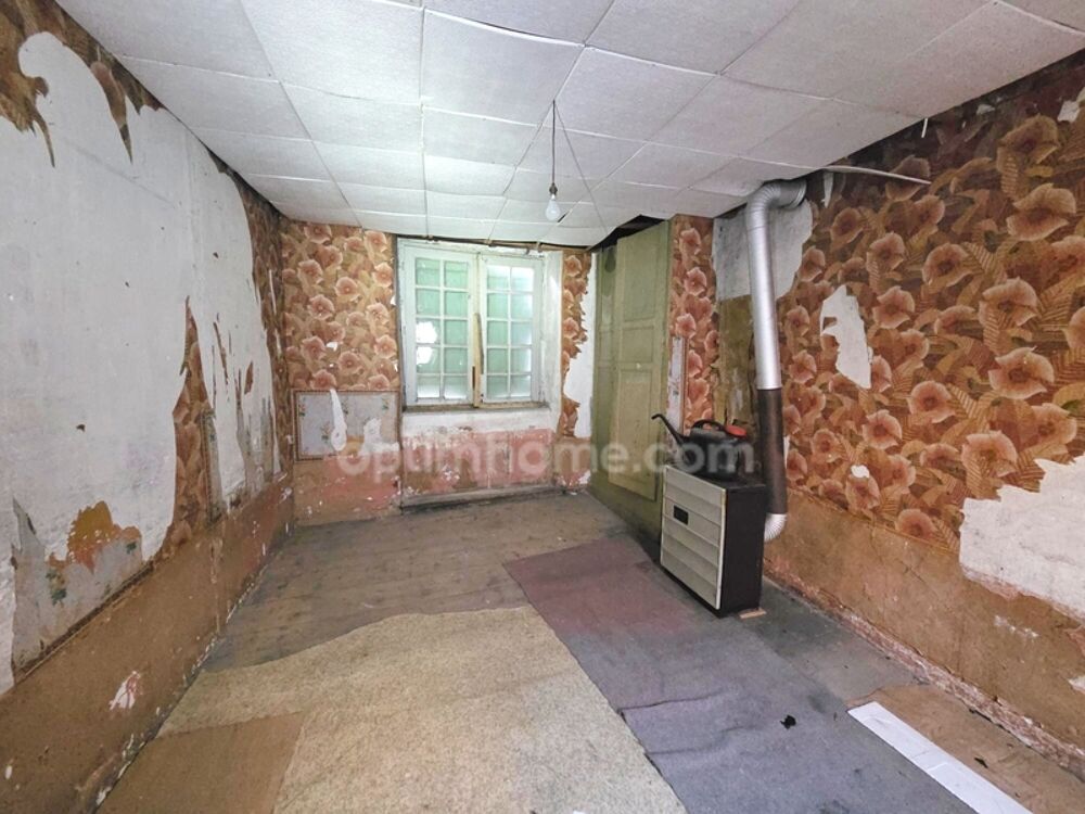 *** EXCLUSIVITE *** MAISON DE VILLE AVEC CUVAGE A RENOVER *** BILLOM CENTRE VILLE ***